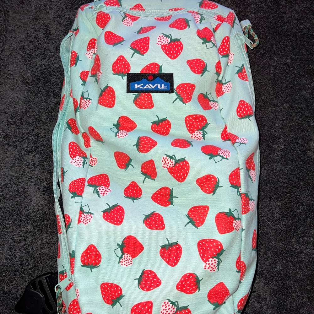 KAVU Switch Slinger Rope Pack Crossbody Rucksack Strawberry pattern